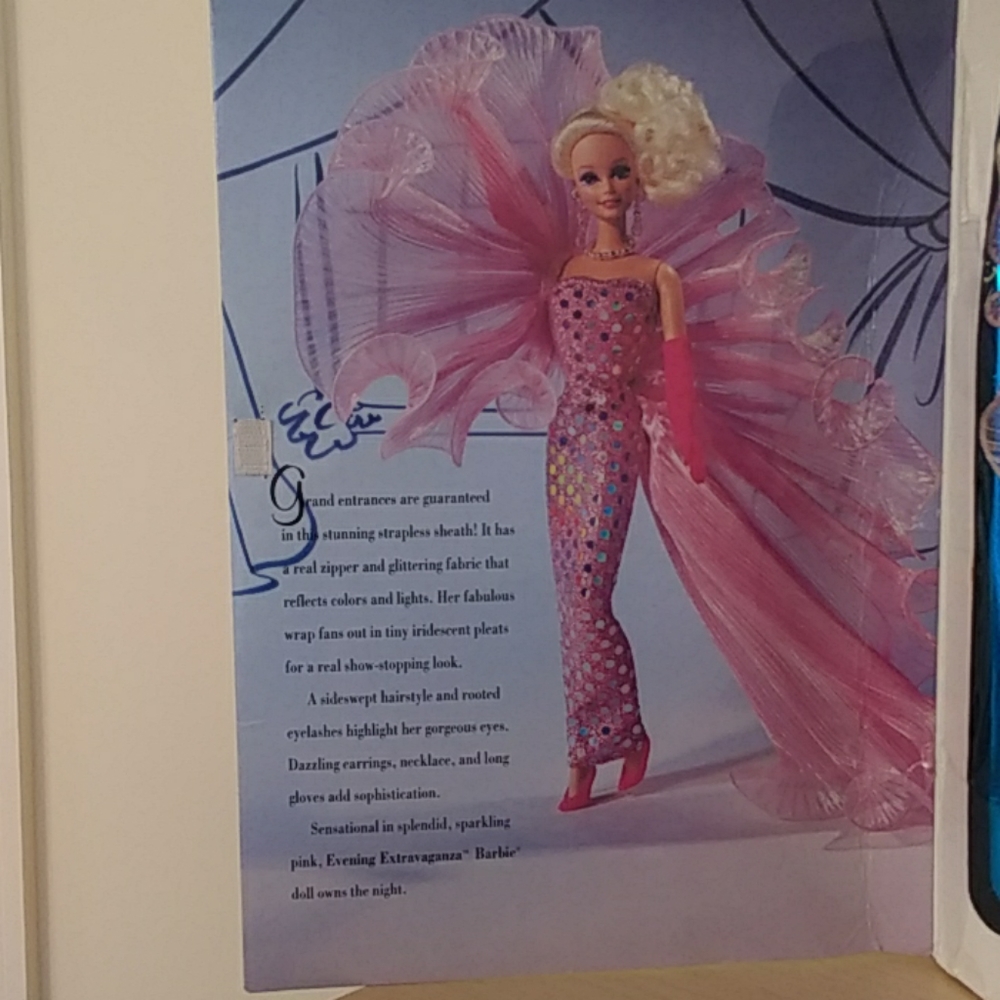 Evening Extravaganza Barbie Classique Collection - Picture 2 of 8